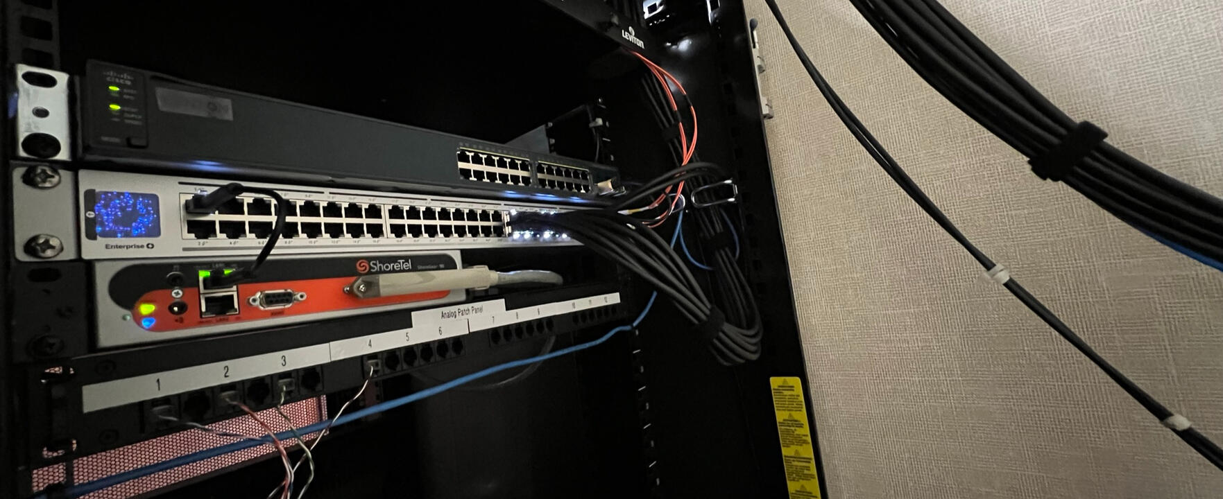 48POE RACK MITEL VOIP